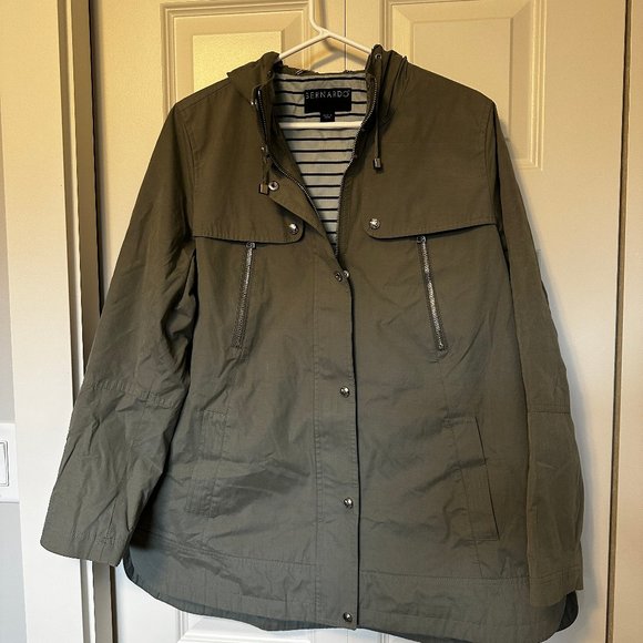 Bernardo Green Ladies Raincoat Size L - Picture 1 of 5